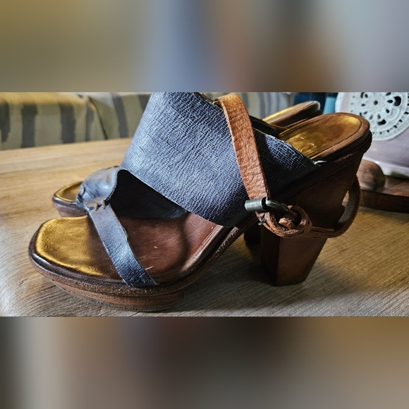 A.S. 98 Two-Tone Leather Sandals - Picture 2 of 7